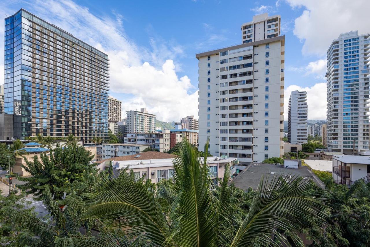 Gorgeous One Bedroom Bamboo Blocks From The Beach Гонолулу Экстерьер фото